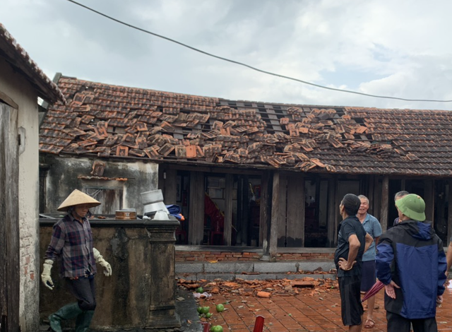 Không khí lạnh gây mưa lớn trên 100 mm, đề phòng lốc xoáy thổi bay mái nhà - Ảnh 1.