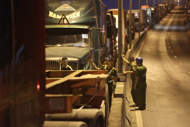 Sau vụ tai nạn liên hoàn trên cầu Phú Mỹ, CSGT TP.HCM cảnh báo quan trọng- Ảnh 2.