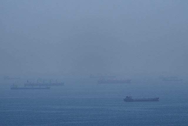 &Ocirc;ng Trump ra lệnh mới li&ecirc;n quan eo biển Hormuz- Ảnh 1.