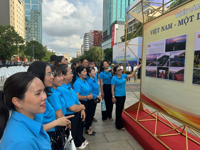 Triển l&atilde;m ảnh 'Việt Nam - một dải non s&ocirc;ng' tại TP.HCM - Ảnh 5.