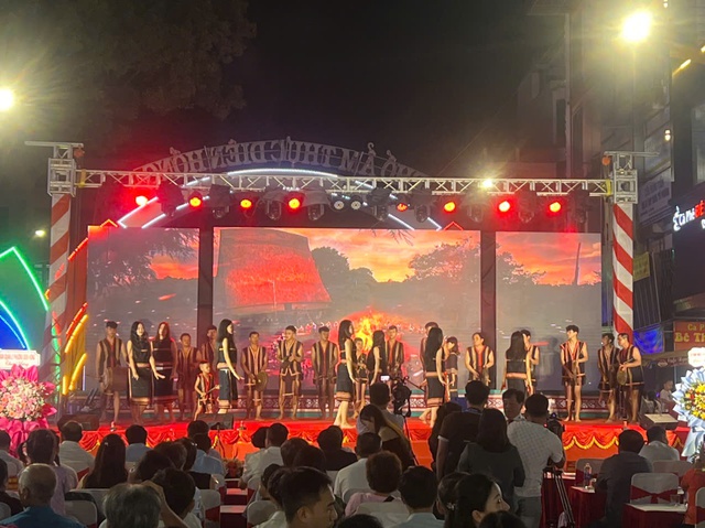 Phố ẩm thực Di&ecirc;n Hồng - Qu&agrave; của phố tr&ecirc;n cao nguy&ecirc;n- Ảnh 4.