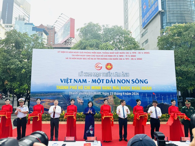 Triển l&atilde;m ảnh 'Việt Nam - một dải non s&ocirc;ng' tại TP.HCM - Ảnh 1.