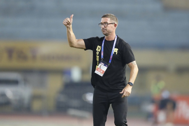 HLV Harry Kewell bất ngờ tiết lộ t&acirc;m trạng, n&oacute;i rất thẳng những điều đặc biệt ở H&agrave; Nội- Ảnh 3.