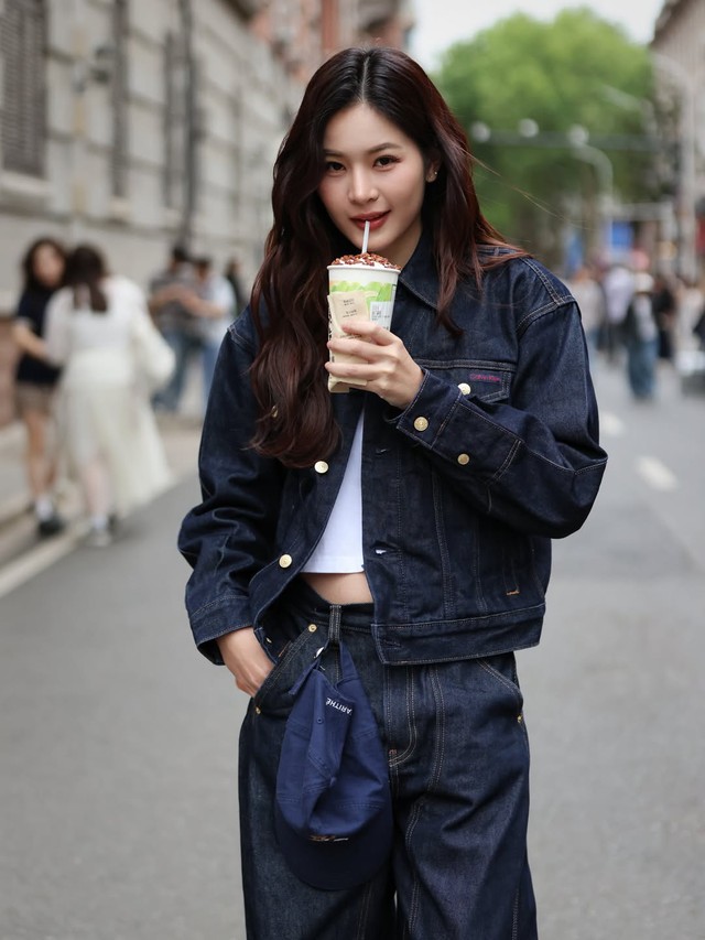 Denim on denim - công thức phối đồ 'cứ mặc là đẹp'- Ảnh 10.