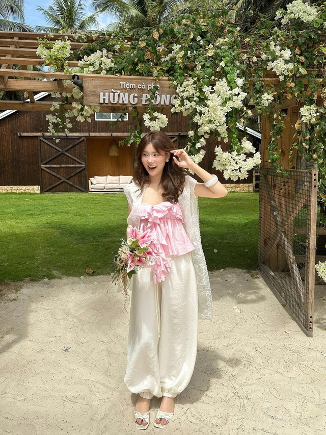 Phối trang phục màu hồng sao cho thanh lịch mà không sến- Ảnh 4.