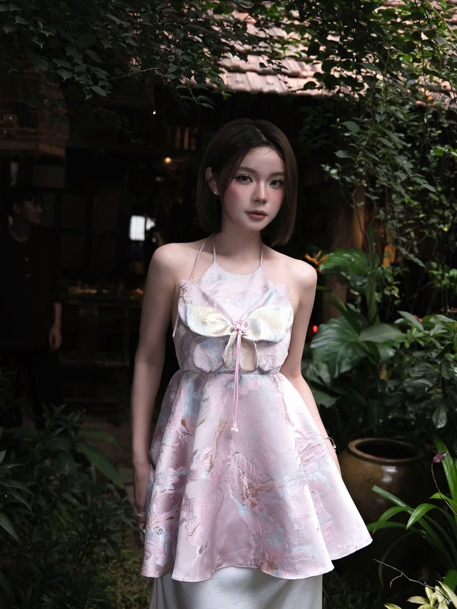 Phối trang phục màu hồng sao cho thanh lịch mà không sến- Ảnh 5.