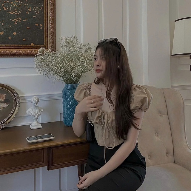 Khoe eo thon sành điệu cùng kiểu áo buộc dây trước- Ảnh 7.