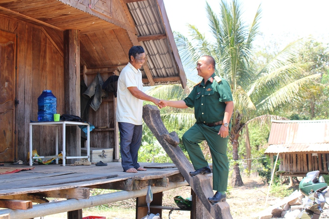 Thượng t&aacute; Y Tuấn &Ecirc; Ban x&acirc;y dựng thế trận l&ograve;ng d&acirc;n vững mạnh ở T&acirc;y nguy&ecirc;n - Ảnh 1.