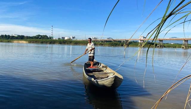 Nghề đặt ống tre bắt c&aacute; bống s&ocirc;ng Tr&agrave; Kh&uacute;c - hương vị qu&ecirc; hương Quảng Ng&atilde;i - Ảnh 5.