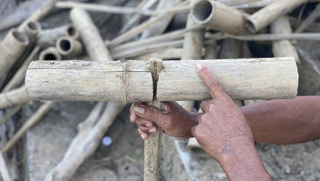 Nghề đặt ống tre bắt c&aacute; bống s&ocirc;ng Tr&agrave; Kh&uacute;c - hương vị qu&ecirc; hương Quảng Ng&atilde;i - Ảnh 6.