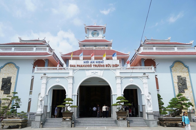 H&agrave;nh tr&igrave;nh đến th&aacute;nh lễ tuy&ecirc;n phong lịch sử cho linh mục Trương Bửu Diệp- Ảnh 2.