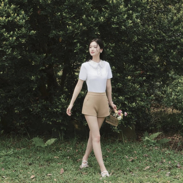 Nhẹ nhàng nhưng vẫn đủ nổi bật cùng áo blouse ngọt ngào- Ảnh 4.