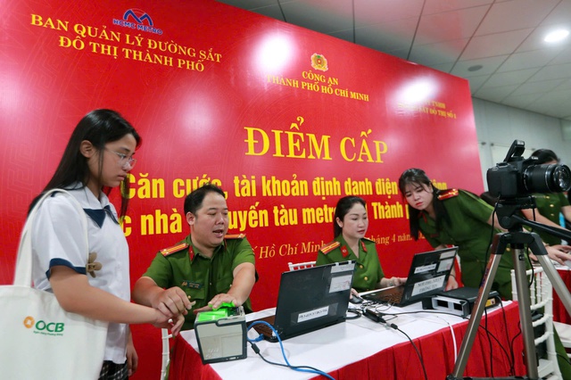 C&ocirc;ng an TP.HCM ưu ti&ecirc;n cấp định danh điện tử cho học sinh cuối cấp- Ảnh 1.