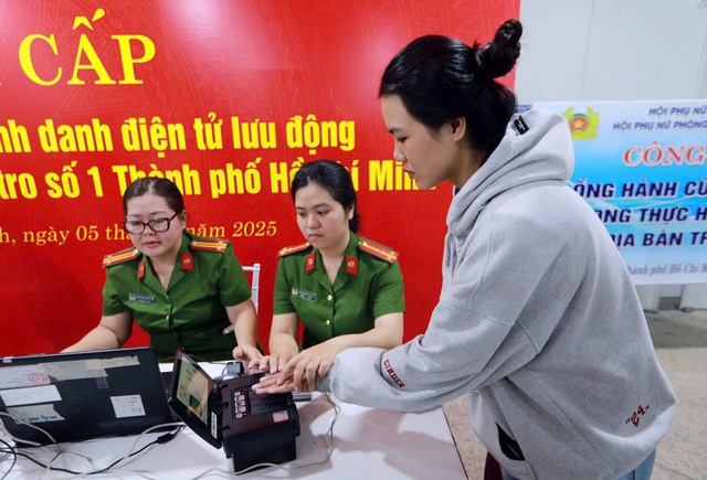 C&ocirc;ng an TP.HCM ưu ti&ecirc;n cấp định danh điện tử cho học sinh cuối cấp- Ảnh 2.