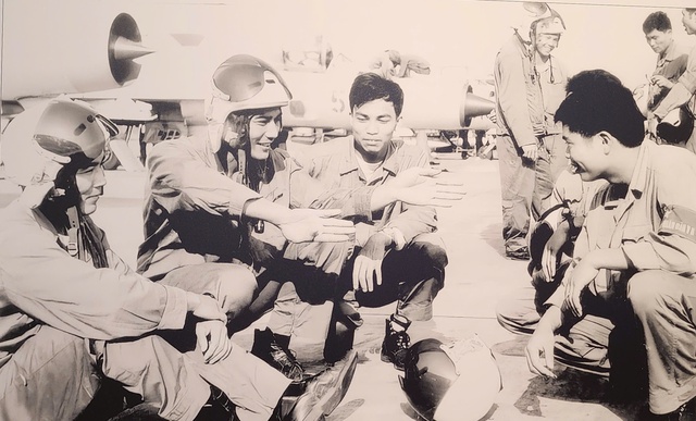 Nhớ 30.4 qua ảnh của nghệ sĩ L&acirc;m Hồng Long, Đo&agrave;n C&ocirc;ng T&iacute;nh

- Ảnh 4.