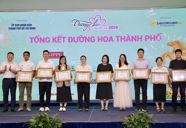 TP.HCM khen thưởng B&aacute;o Thanh Ni&ecirc;n v&igrave; th&agrave;nh t&iacute;ch xuất sắc tại đường hoa Nguyễn Huệ 2026 - Ảnh 1.