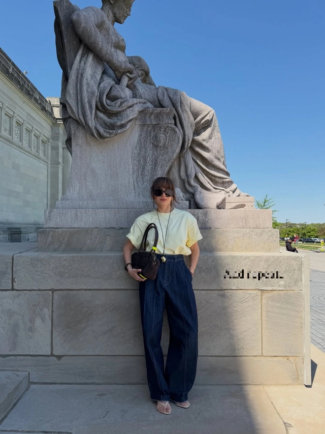 Dễ mặc, dễ phối - quần jeans ống rộng làm mới cả tủ đồ hè- Ảnh 7.