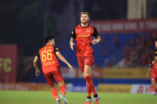 Gương mặt &lsquo;lạ&rsquo; cực hay, Ho&agrave;ng H&ecirc;n lại rực rỡ: H&agrave; Nội đ&aacute;nh bại Ninh B&igrave;nh ở cuộc đấu tr&iacute; đỉnh cao- Ảnh 3.