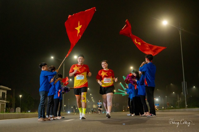 Gần 700 chiến sĩ c&ocirc;ng an c&ugrave;ng h&agrave;ng ngh&igrave;n VĐV tranh t&agrave;i giải chạy &yacute; nghĩa tại Nghệ An- Ảnh 5.