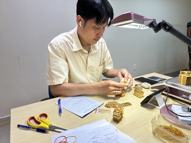 Gi&aacute; v&agrave;ng h&ocirc;m nay 24.4.2026:  Giảm dưới 170 triệu đồng- Ảnh 1.