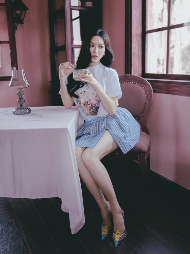 Xu hướng chân váy ngắn 2026: Tối giản nhưng vẫn đầy cuốn hút- Ảnh 10.