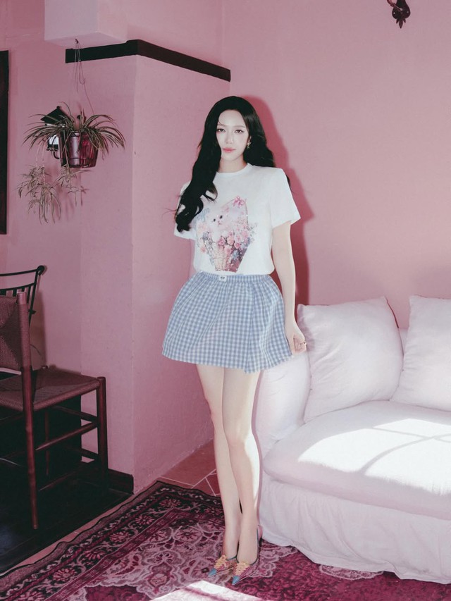 Xu hướng chân váy ngắn 2026: Tối giản nhưng vẫn đầy cuốn hút- Ảnh 9.