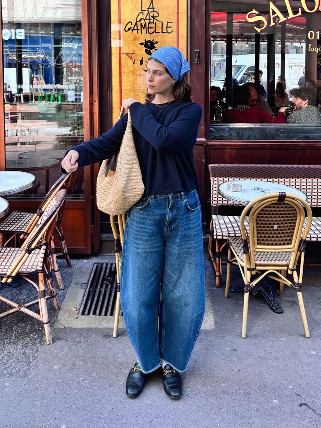 Dễ mặc, dễ phối - quần jeans ống rộng làm mới cả tủ đồ hè- Ảnh 4.