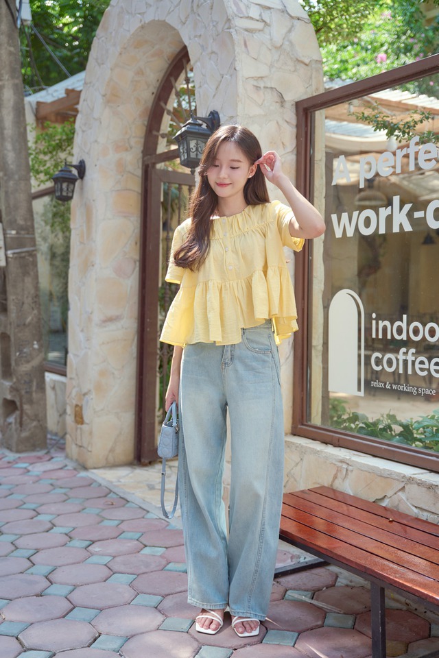 Dễ mặc, dễ phối - quần jeans ống rộng làm mới cả tủ đồ hè- Ảnh 2.