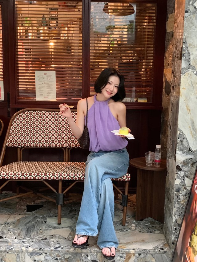 Dễ mặc, dễ phối - quần jeans ống rộng làm mới cả tủ đồ hè- Ảnh 6.