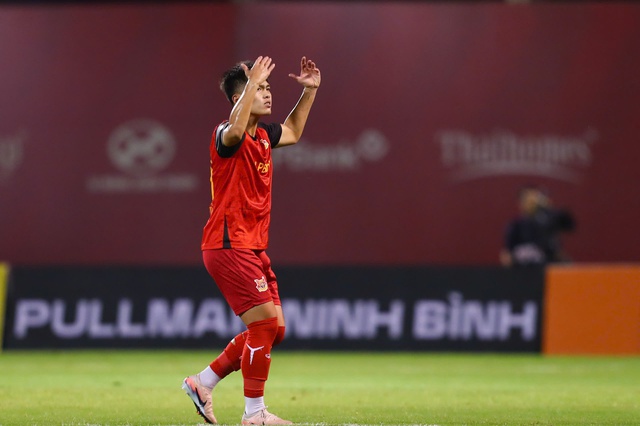 Gương mặt &lsquo;lạ&rsquo; cực hay, Ho&agrave;ng H&ecirc;n lại rực rỡ: H&agrave; Nội đ&aacute;nh bại Ninh B&igrave;nh ở cuộc đấu tr&iacute; đỉnh cao- Ảnh 5.