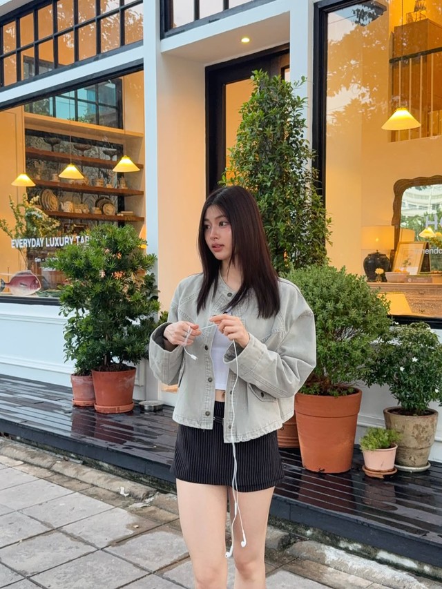 Xu hướng chân váy ngắn 2026: Tối giản nhưng vẫn đầy cuốn hút- Ảnh 1.