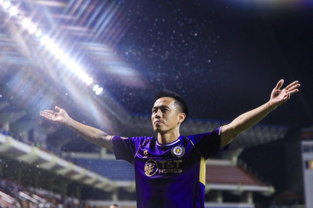 Văn Quyết bất ngờ n&oacute;i cực sốc: &lsquo;CLB Ninh B&igrave;nh c&oacute; 3 Ho&agrave;ng Đức th&igrave; cũng... vậy th&ocirc;i'- Ảnh 1.