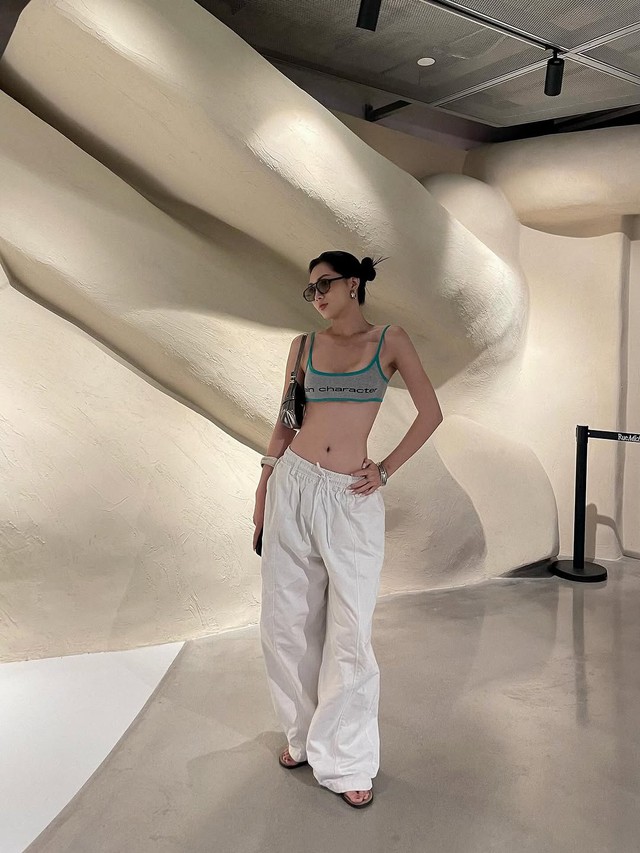 Mát mẻ ngày hè với những thiết kế áo bra tôn dáng tuyệt đối- Ảnh 1.