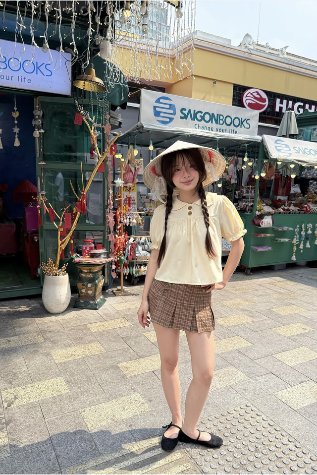 Yêu từ cái nhìn đầu tiên với chân váy ca rô cổ điển- Ảnh 3.