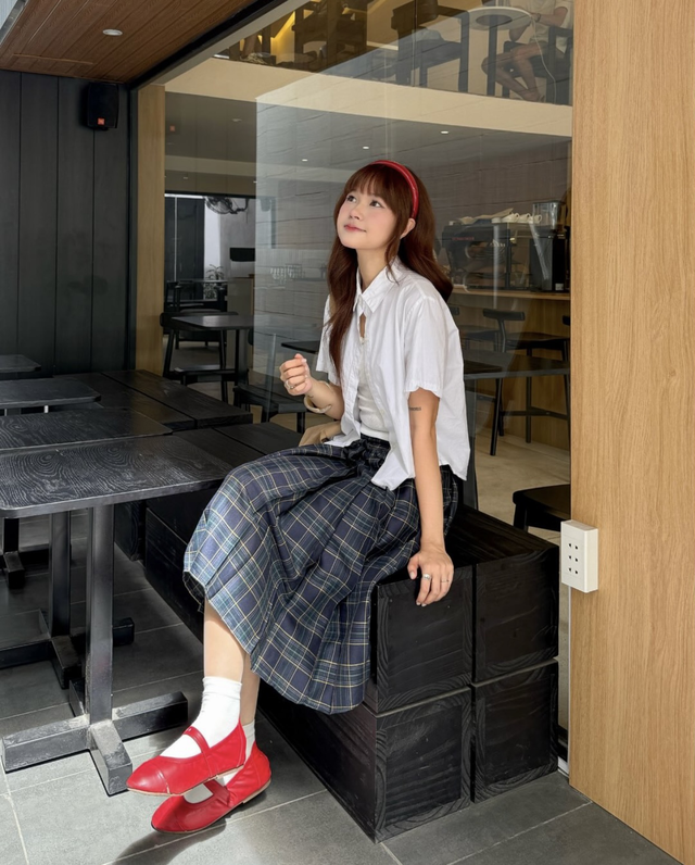 Yêu từ cái nhìn đầu tiên với chân váy ca rô cổ điển- Ảnh 4.