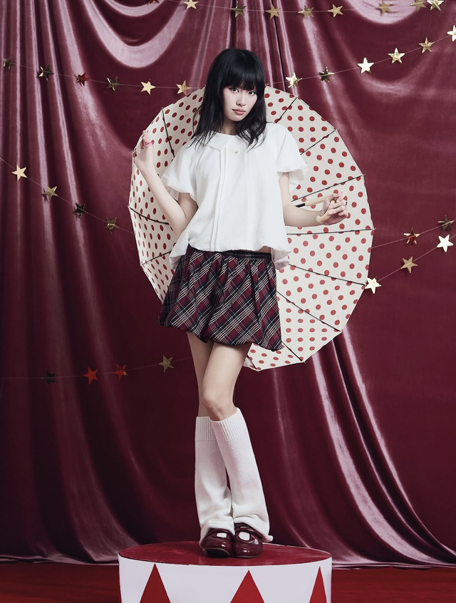 Yêu từ cái nhìn đầu tiên với chân váy ca rô cổ điển- Ảnh 7.