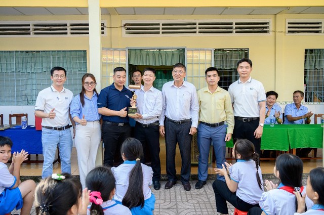 Maxilite - Rul&ocirc; V&agrave;ng: Khi người thợ sơn trở th&agrave;nh đại sứ lan tỏa sắc m&agrave;u - Ảnh 2.