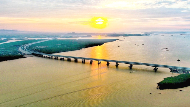 Đất nước qua những cung đường- Ảnh 2.