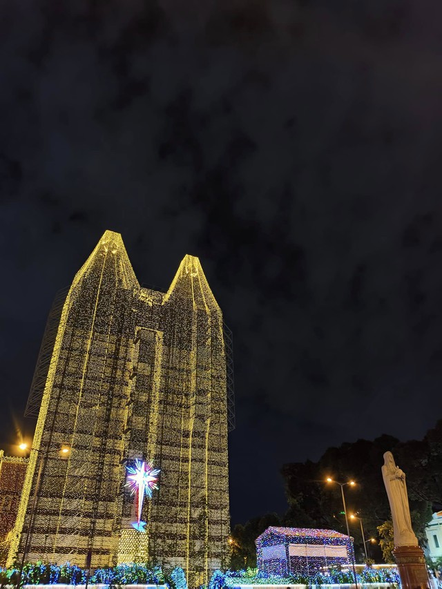 Si&ecirc;u đ&ocirc; thị, th&agrave;nh phố của những d&ograve;ng &aacute;nh s&aacute;ng kh&ocirc;ng ngủ - Ảnh 1.