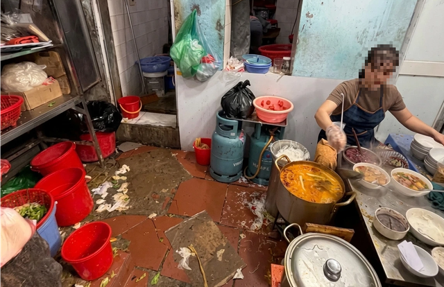 Đề xuất phạt đến 4 triệu đồng nếu để m&oacute;ng tay d&agrave;i khi b&aacute;n đồ ăn - Ảnh 1.