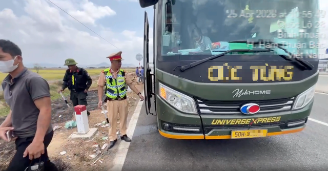 Xe kh&aacute;ch nhồi th&ecirc;m 13 người từ TP.HCM đi Nha Trang bị phạt gần 100 triệu - Ảnh 1.