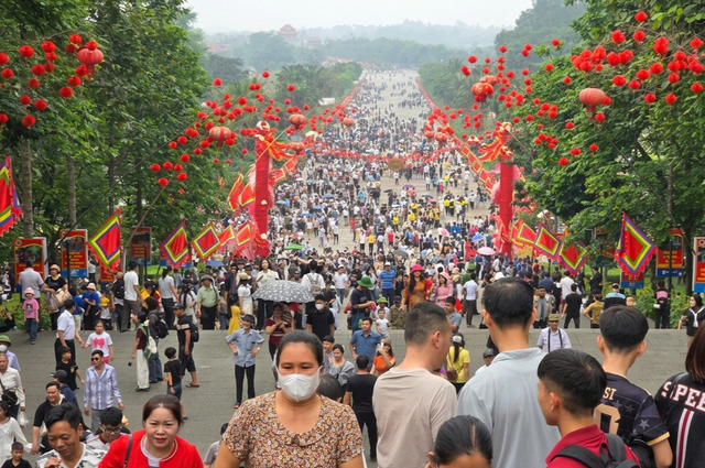4 triệu lượt người đổ về Đền H&ugrave;ng giỗ Tổ H&ugrave;ng Vương - Ảnh 1.