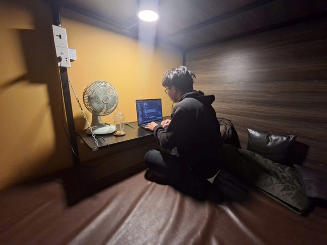 Thay v&igrave; vật vờ giảng đường, sinh vi&ecirc;n chi 10.000 đồng  thu&ecirc; sleep box nghỉ trưa - Ảnh 1.