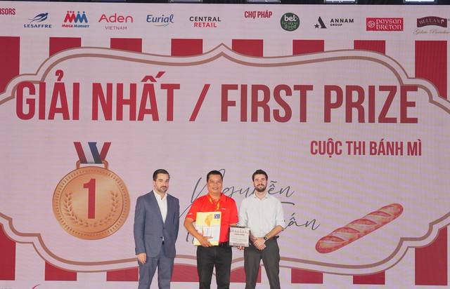 Đ&atilde; t&igrave;m thấy người l&agrave;m b&aacute;nh m&igrave; v&agrave; b&aacute;nh sừng tr&acirc;u ngon nhất tại Chợ Ph&aacute;p - Ảnh 1.