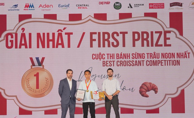 Đ&atilde; t&igrave;m thấy người l&agrave;m b&aacute;nh m&igrave; v&agrave; b&aacute;nh sừng tr&acirc;u ngon nhất tại Chợ Ph&aacute;p - Ảnh 2.