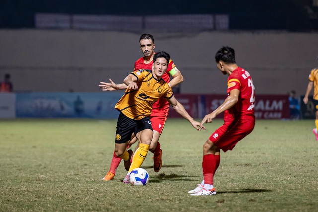 Sao U.23 Việt Nam ghi b&agrave;n qu&yacute; hơn v&agrave;ng, Thanh H&oacute;a quật ng&atilde; PVF-CAND: Sắp trụ hạng th&agrave;nh c&ocirc;ng! - Ảnh 2.