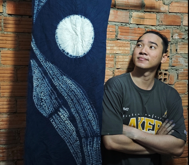 Rời văn ph&ograve;ng, 2 bạn trẻ chọn c&ocirc;ng việc m&agrave; mỗi ng&agrave;y đều lấm lem - Ảnh 2.