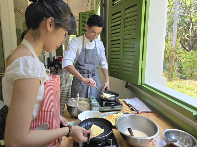 Khi người Ph&aacute;p b&agrave;i tr&iacute; b&agrave;n ăn - Ảnh 7.