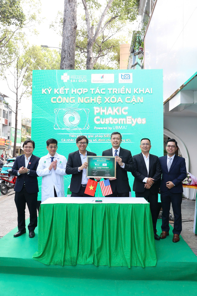 Ra mắt c&ocirc;ng nghệ x&oacute;a cận PHAKIC CustomEyes&trade; sử dụng si&ecirc;u &acirc;m AI th&ocirc;ng minh - Ảnh 1.