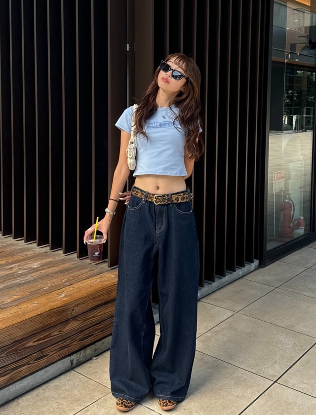 Tự tin làm mới bản thân với áo crop top tôn dáng- Ảnh 1.